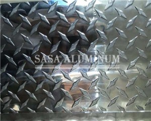 Plaque striée en aluminium 6351